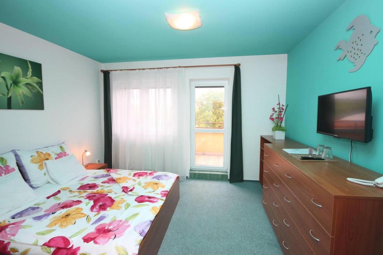 Apartmany, Penzion, Wellness U Zlate Rybky Vyskov Exterior photo